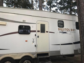Monthly, Weekly, Nightly Rates-Lovely Camper RV with Hammock